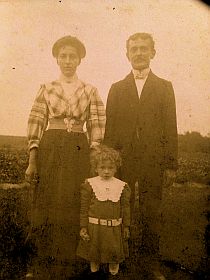 1912 Pattag Adolf und Emma Vogel mit Sohn Oswald (4 Jahre alt)